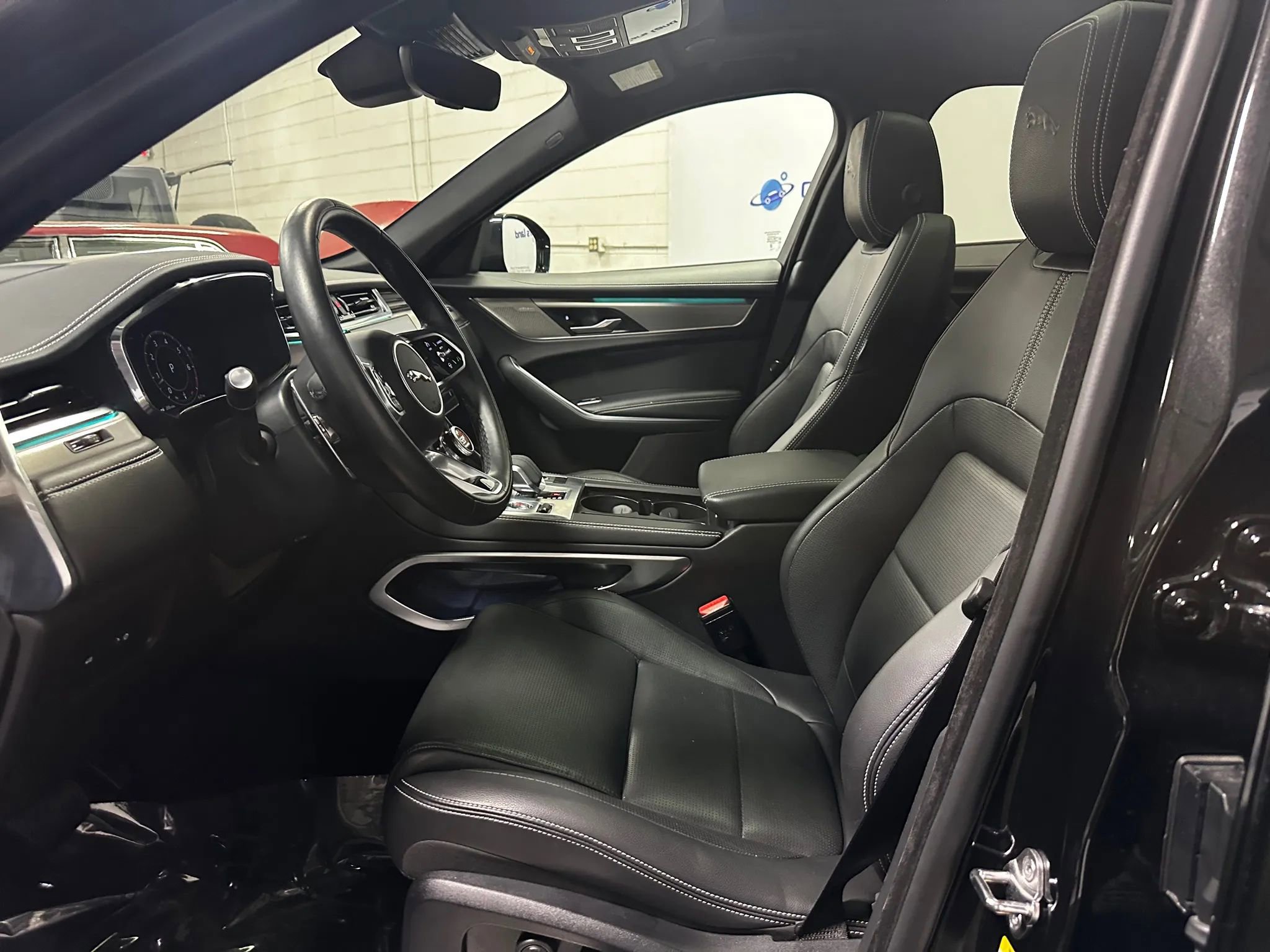 Used 2025 Jaguar F-PACE R-Dynamic S image 10