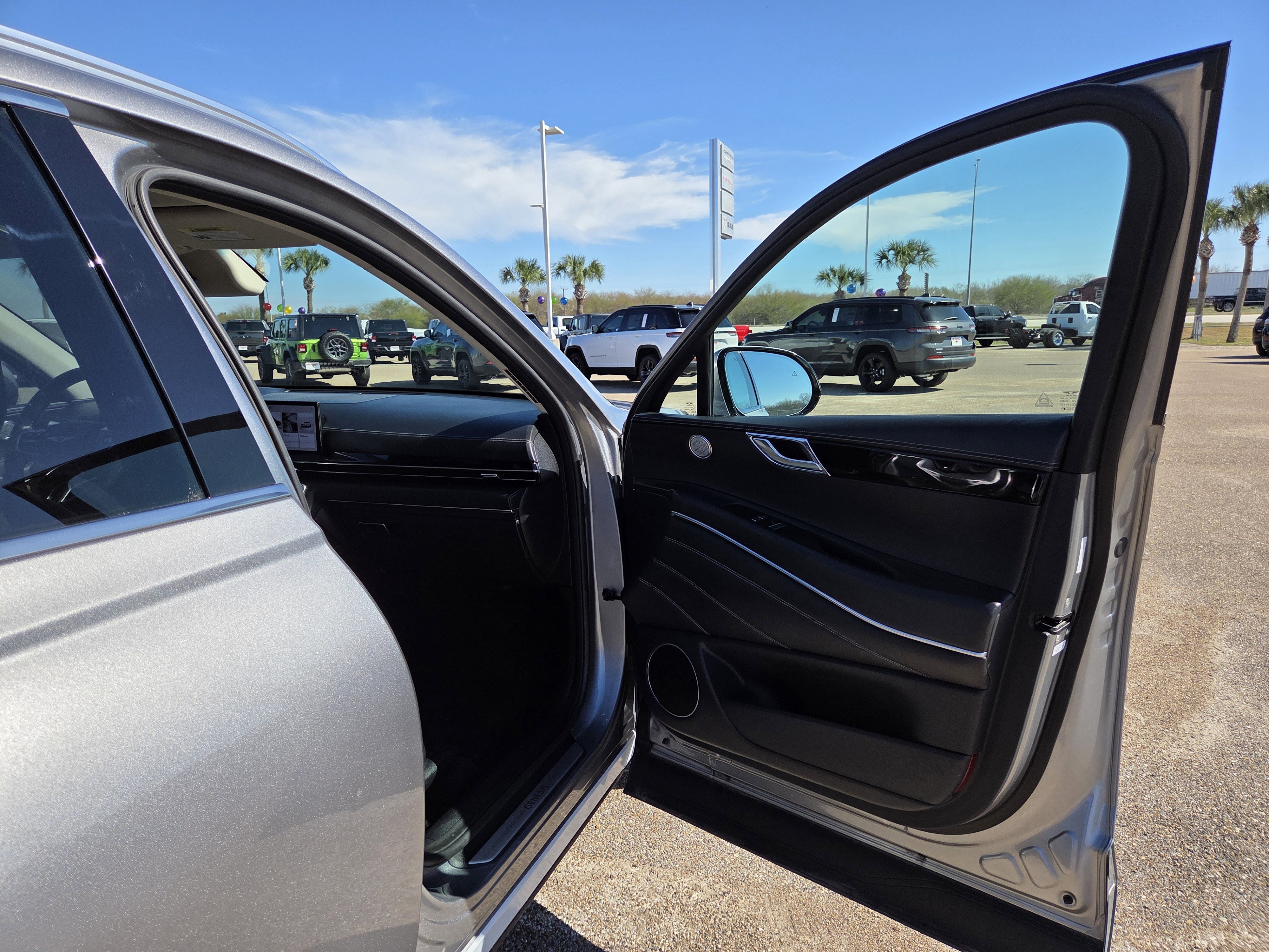 Used 2025 Genesis GV80 2.5T Standard image 17