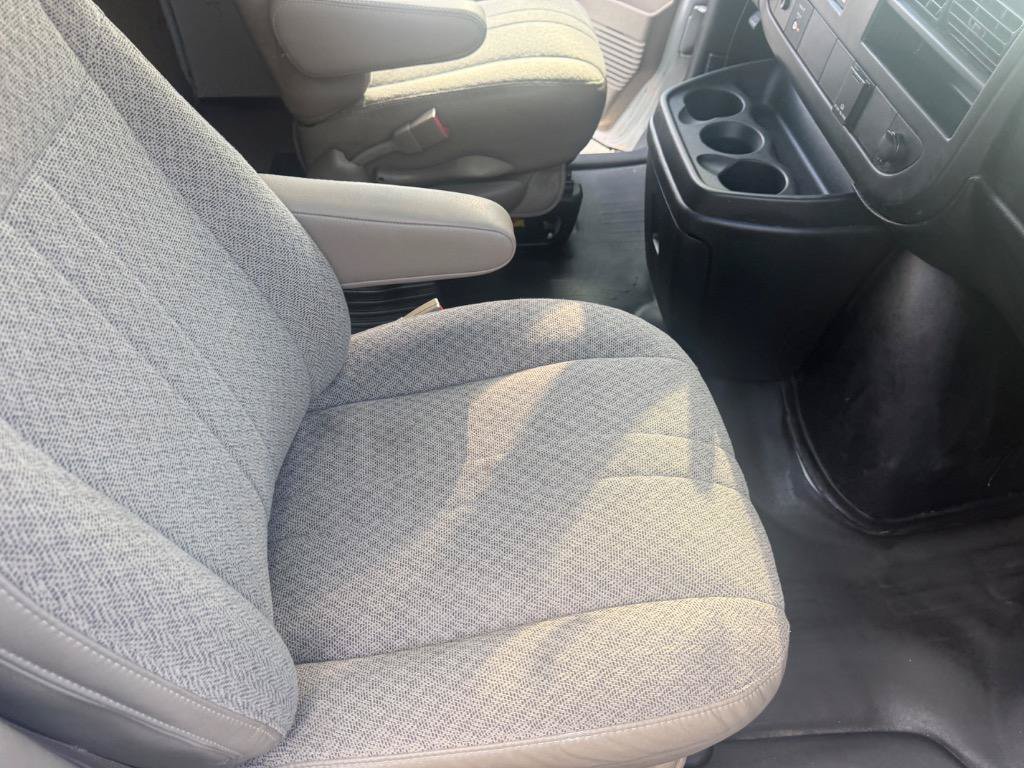 Used 2016 Chevrolet Express 2500 RWD image 33