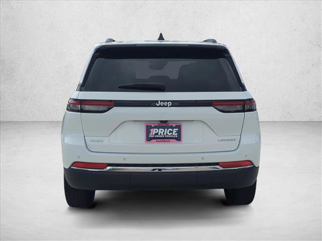 Used 2024 Jeep Grand Cherokee Laredo AWD/4WD image 7