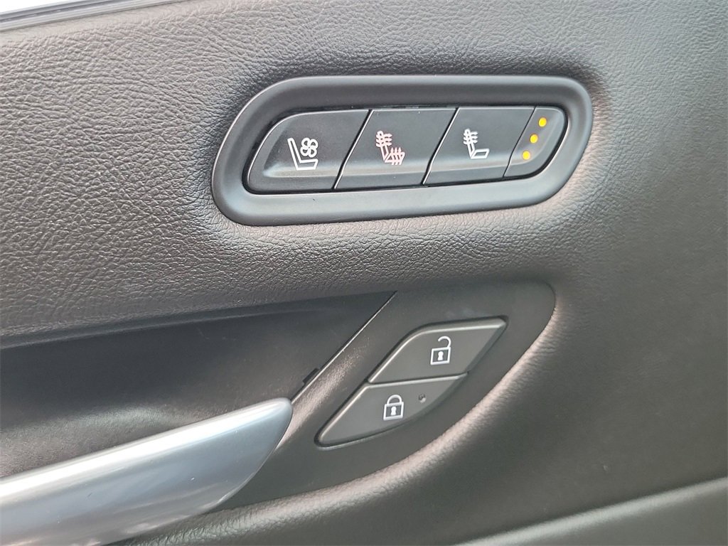 Certified 2023 Cadillac Escalade Sport w/ LPO, ONYX Package image 35