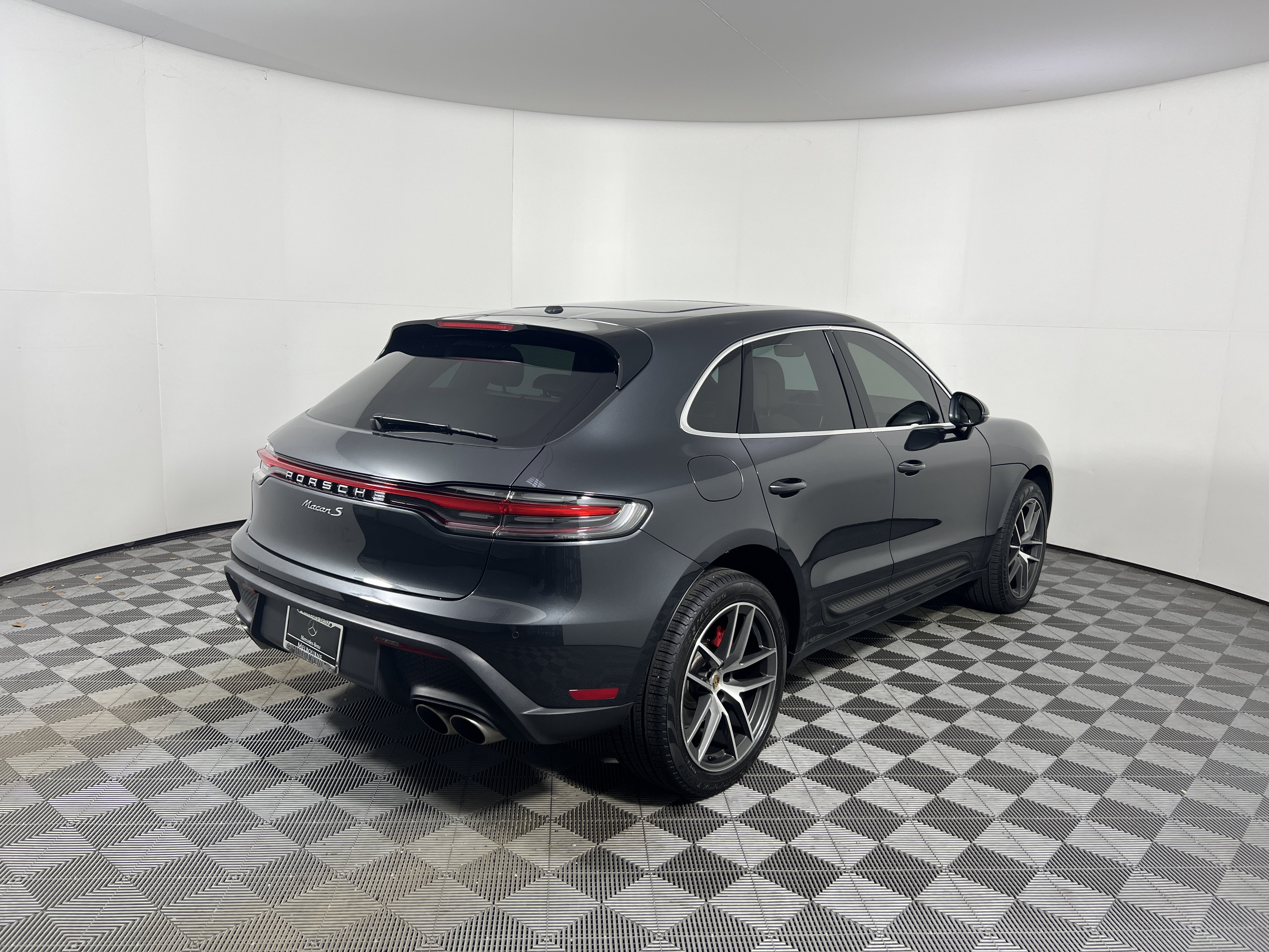 Certified 2024 Porsche Macan S AWD/4WD image 7