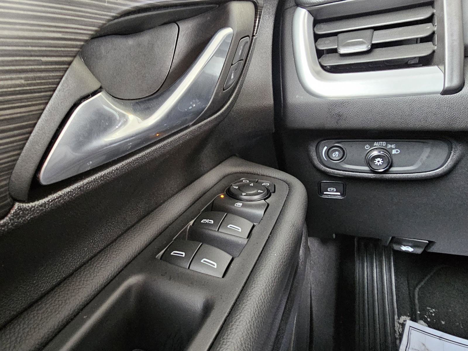 Used 2024 GMC Terrain SLE w/ Driver Convenience Package image 24