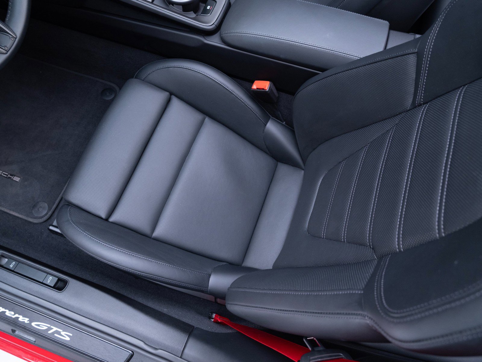 Certified 2025 Porsche 911 Carrera 4 GTS image 17