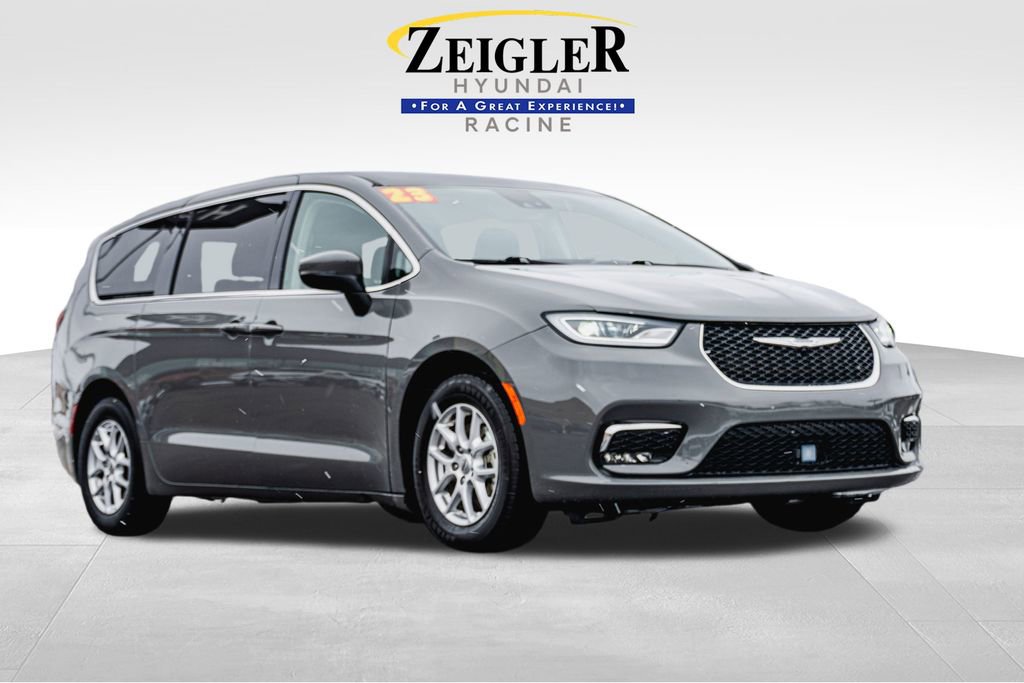 Used 2023 Chrysler Pacifica Touring-L image 1