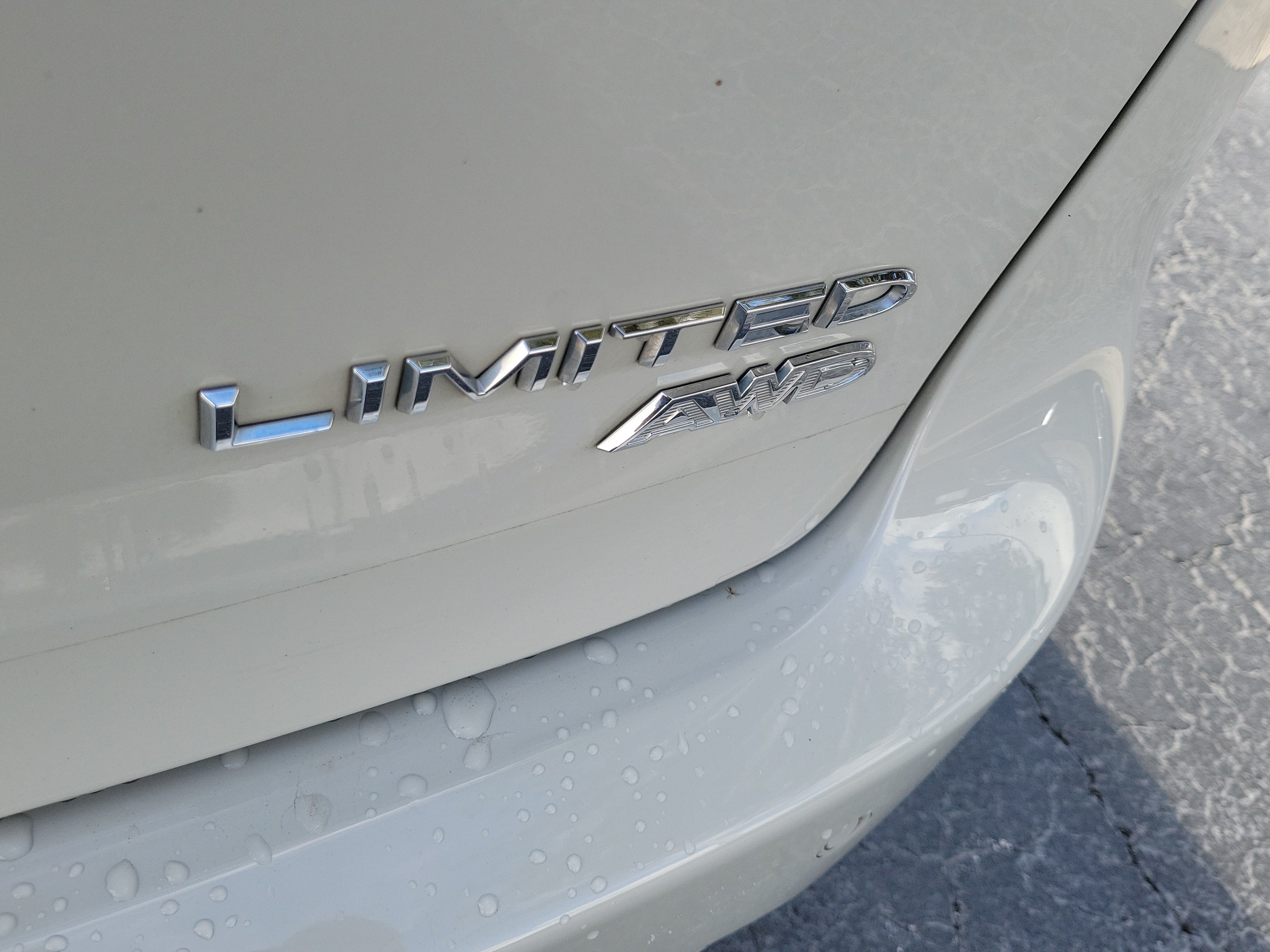 Used 2021 Chrysler Pacifica Limited w/ Uconnect Theater Family Group AWD/4WD image 8