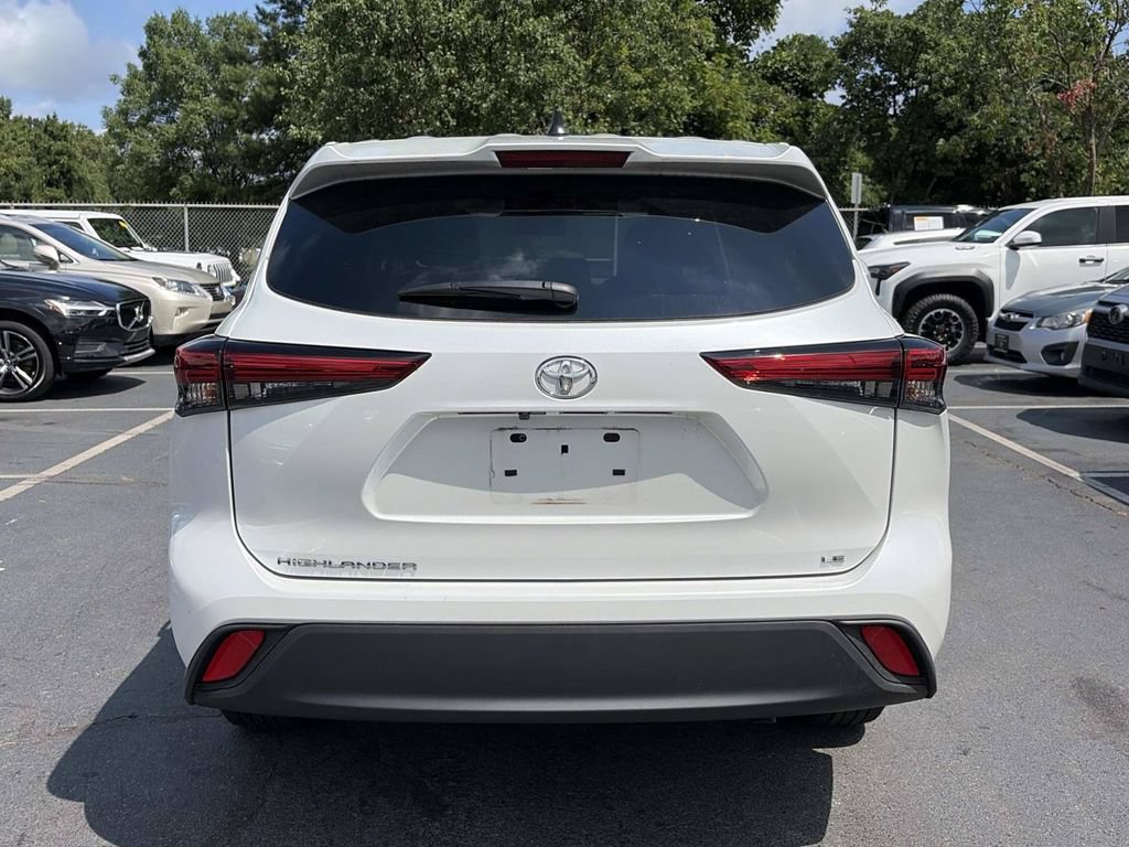 Used 2023 Toyota Highlander LE FWD image 6