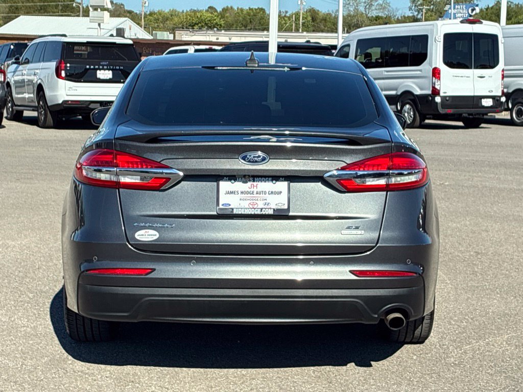 Used 2020 Ford Fusion SE w/ Equipment Group 151A FWD image 4