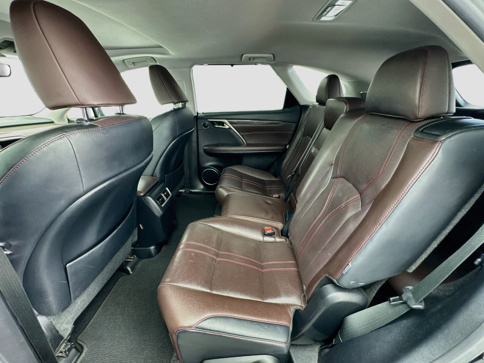 Used 2019 Lexus RX 350L Luxury w/ Accessory Package FWD image 16