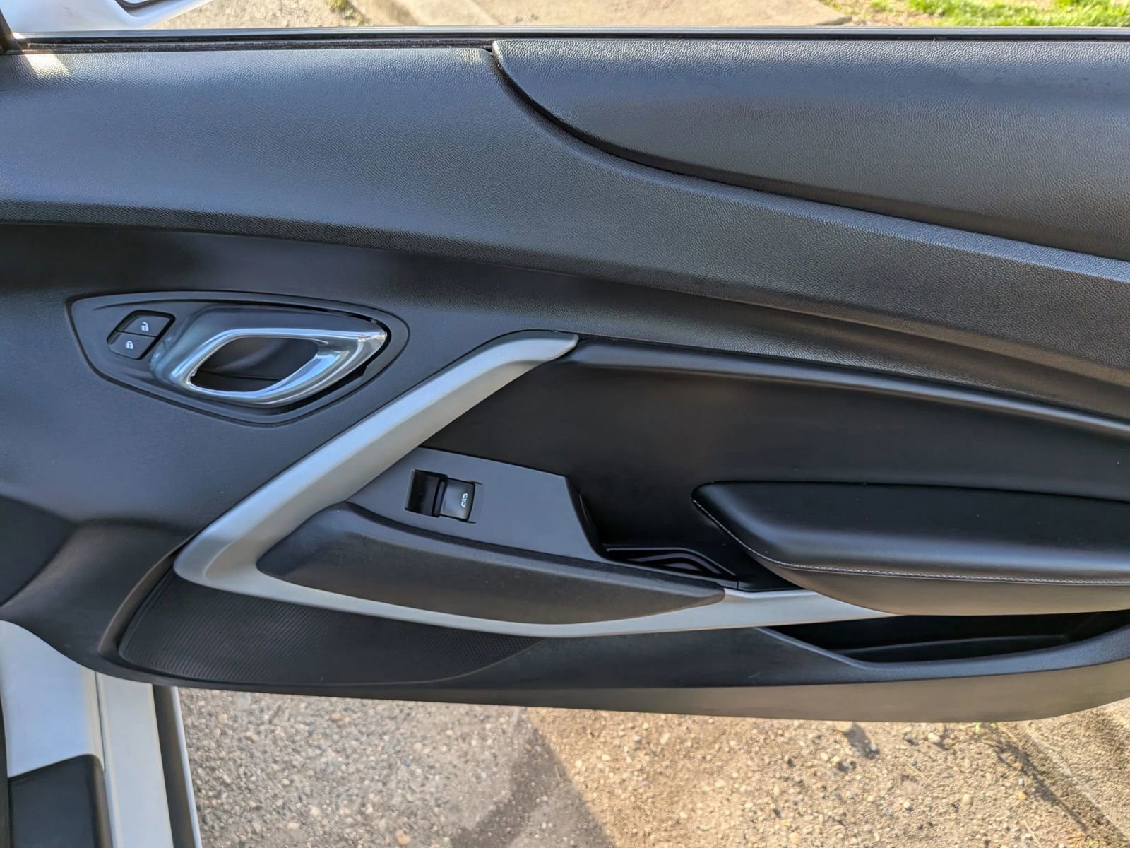 Used 2017 Chevrolet Camaro LT image 18