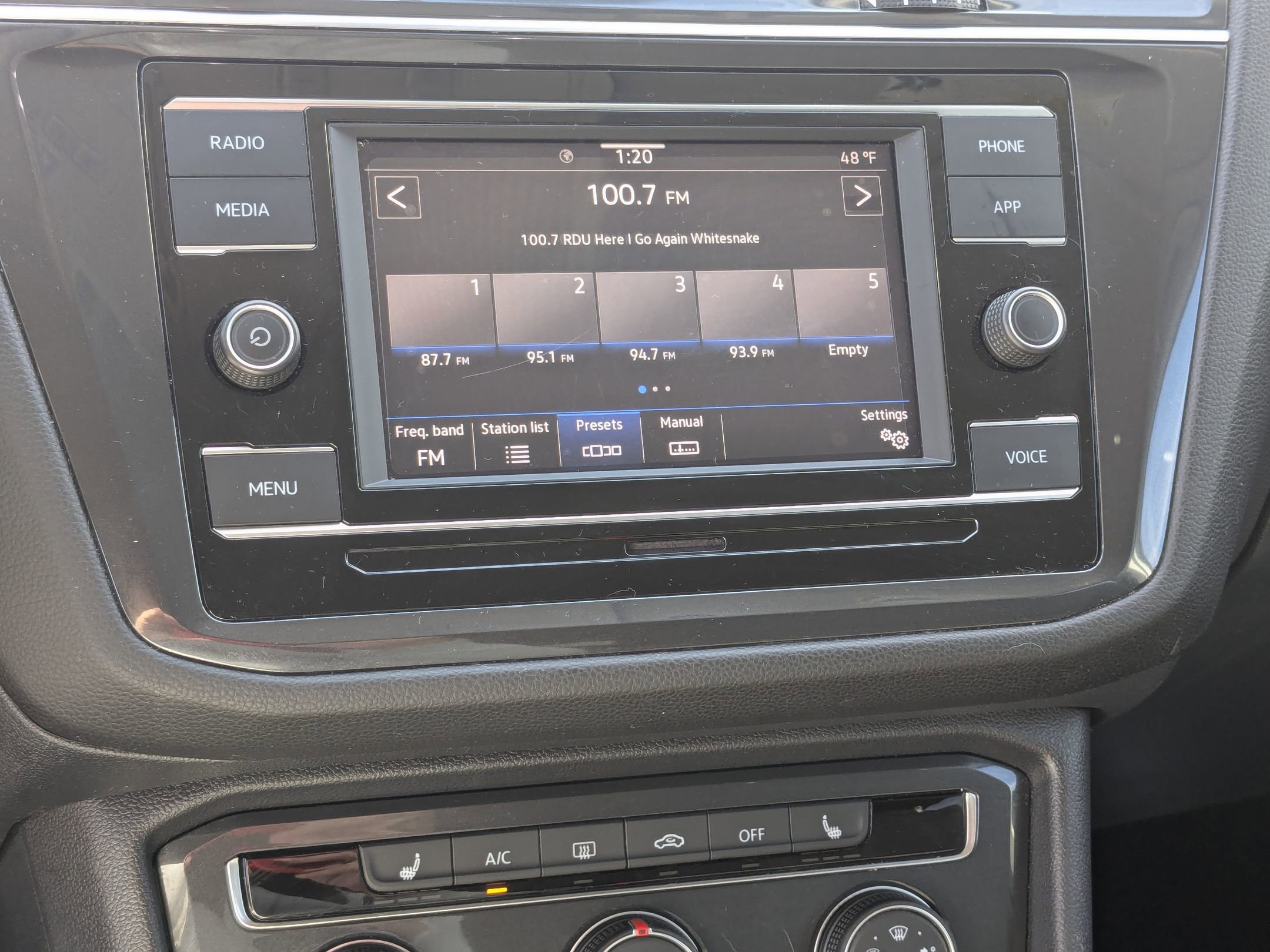 Used 2023 Volkswagen Tiguan S image 12