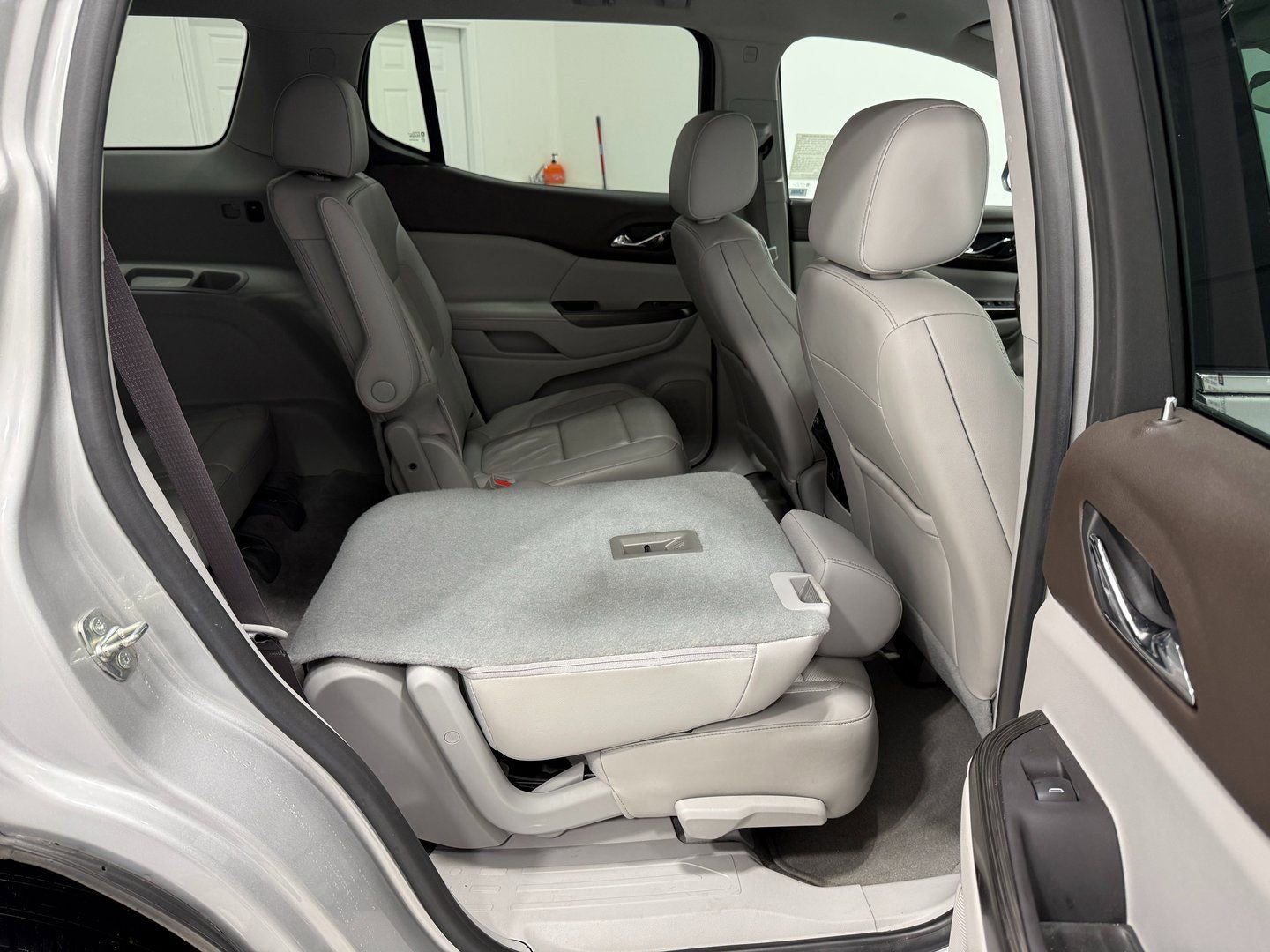 Used 2020 GMC Acadia SLT w/ LPO, Cargo Package image 39