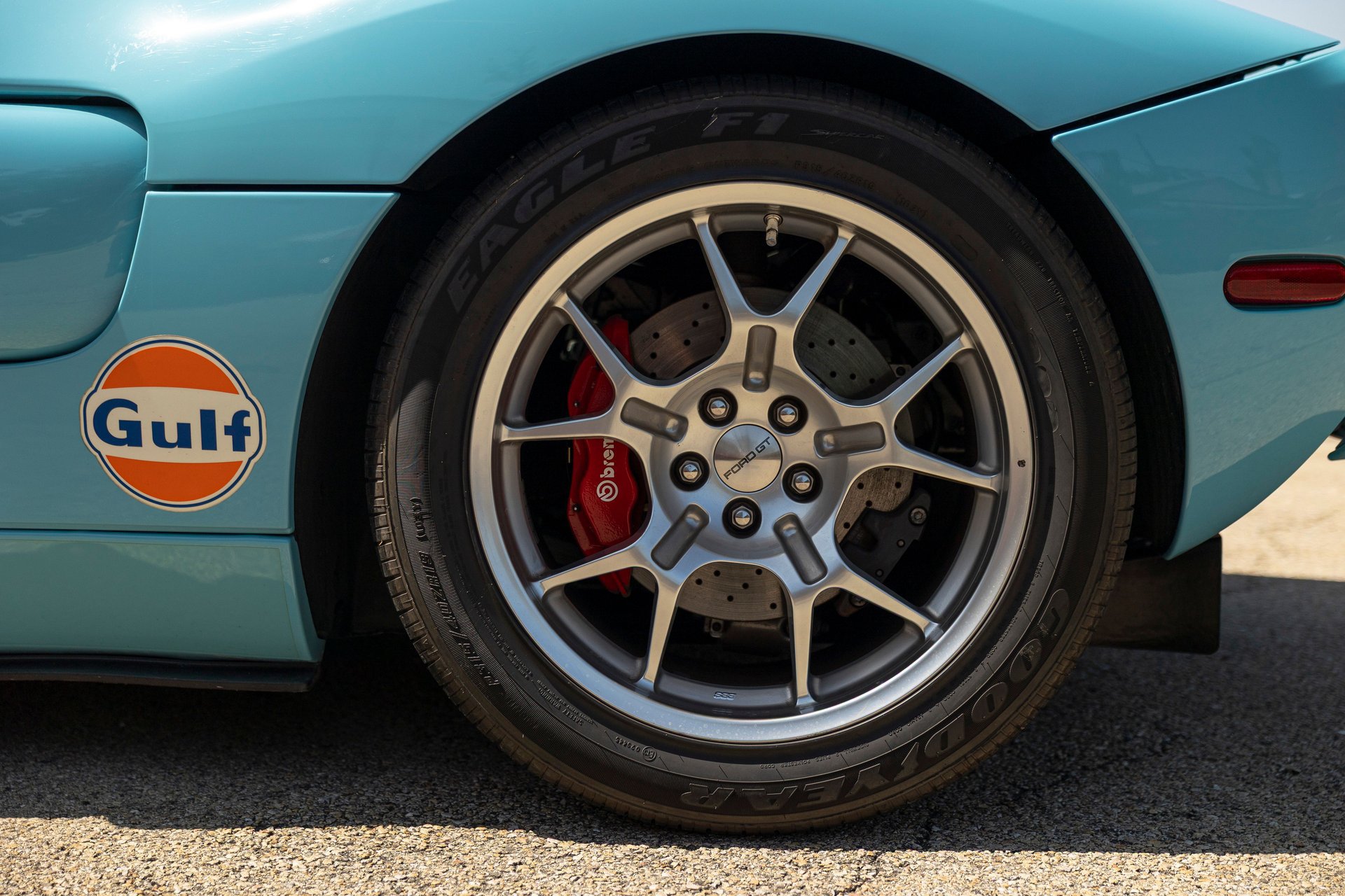 Used 2006 Ford GT RWD image 18