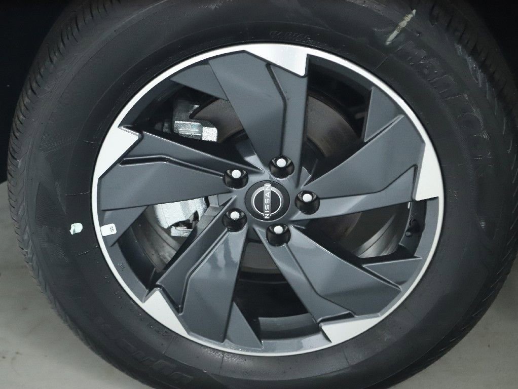 Certified 2026 Nissan Rogue SV image 36