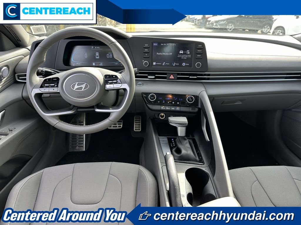 Used 2025 Hyundai Elantra Sport FWD image 11
