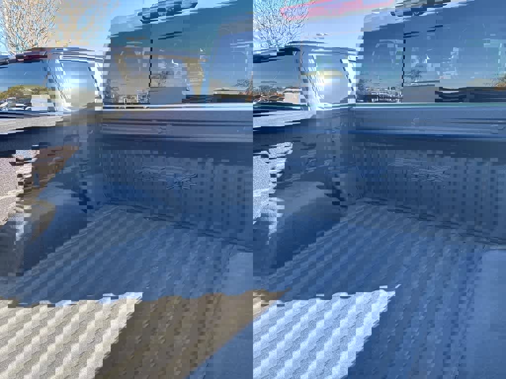 Used 2023 GMC Sierra 1500 AT4X image 9