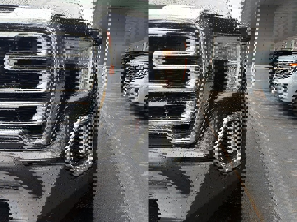 Used 2019 GMC Sierra 1500 SLT w/ SLT Convenience Package image 4