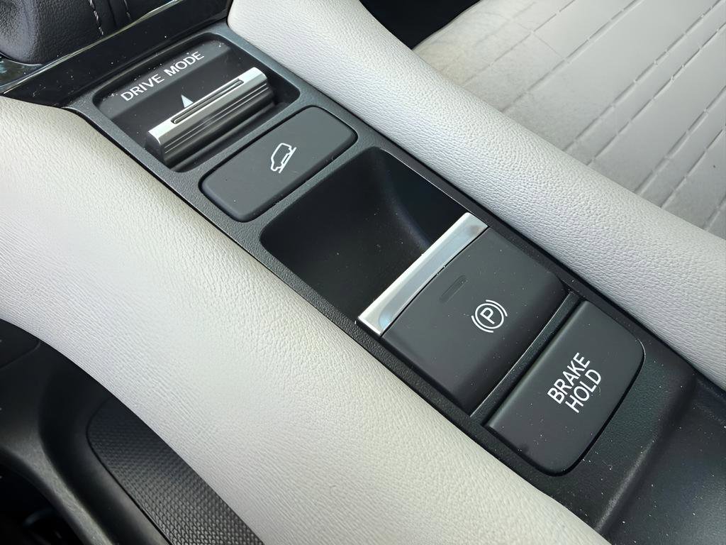 Certified 2025 Honda HR-V LX image 28