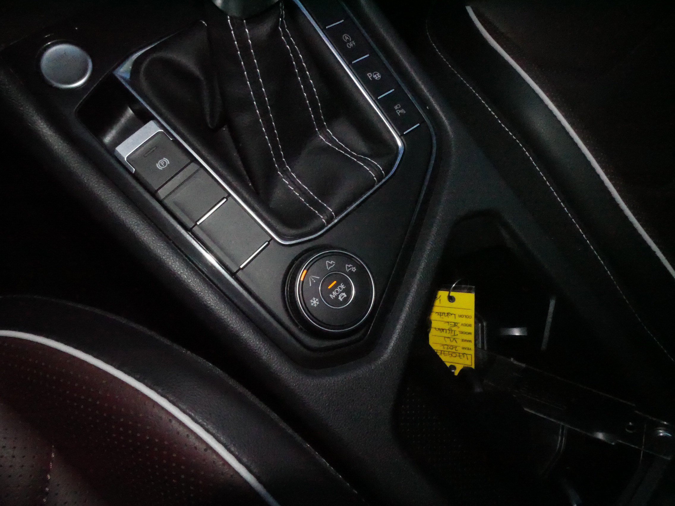 Certified 2022 Volkswagen Tiguan SEL R-Line image 29