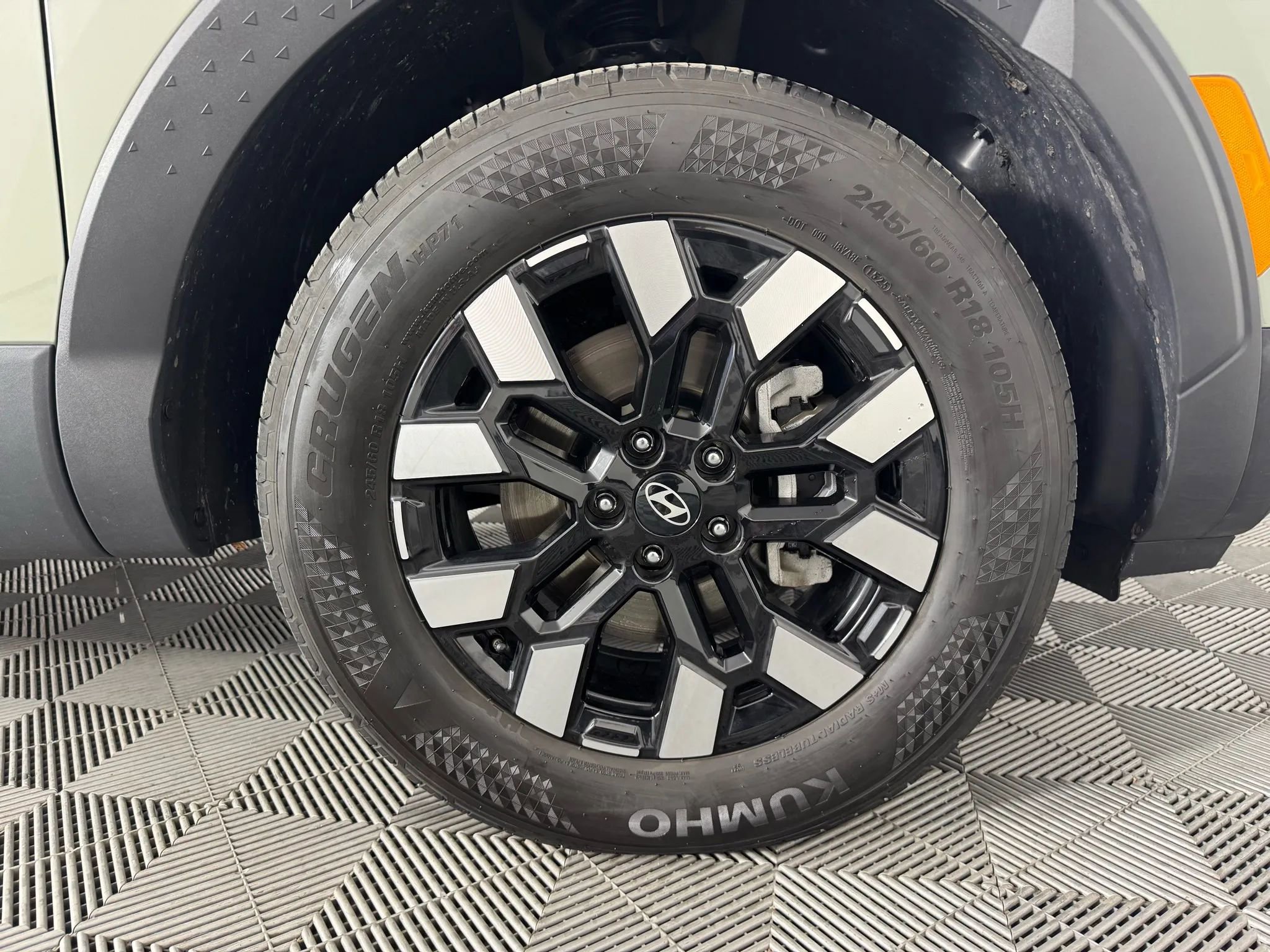 Used 2025 Hyundai Santa Cruz SE AWD/4WD image 43