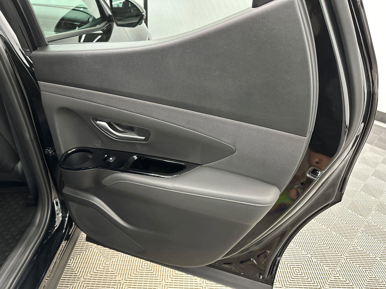 Certified 2024 Hyundai Santa Cruz Limited image 15