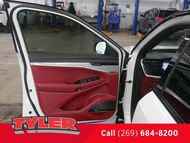 Used 2025 Jeep Wagoneer S Launch Edition image 22