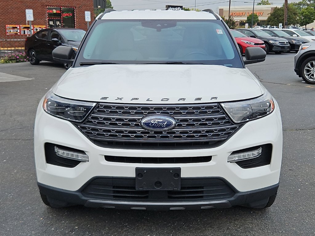 Used 2021 Ford Explorer XLT w/ Equipment Group 202A AWD/4WD image 2