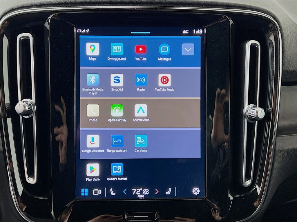 Used 2023 Volvo XC40 Recharge Core image 14