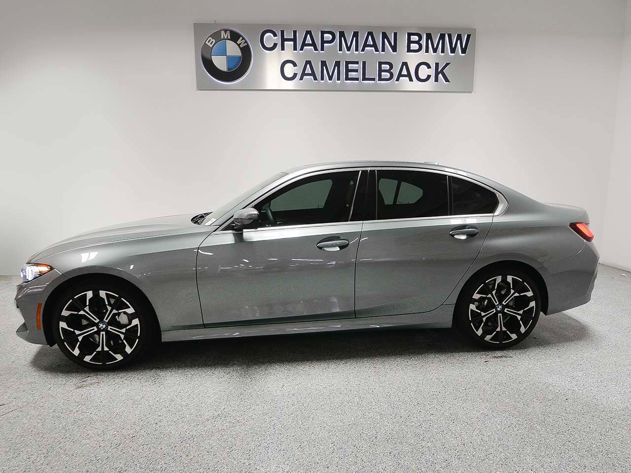 Used 2025 BMW 330i Sedan RWD image 3