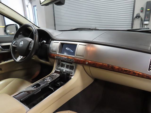 Used 2012 Jaguar XF image 21