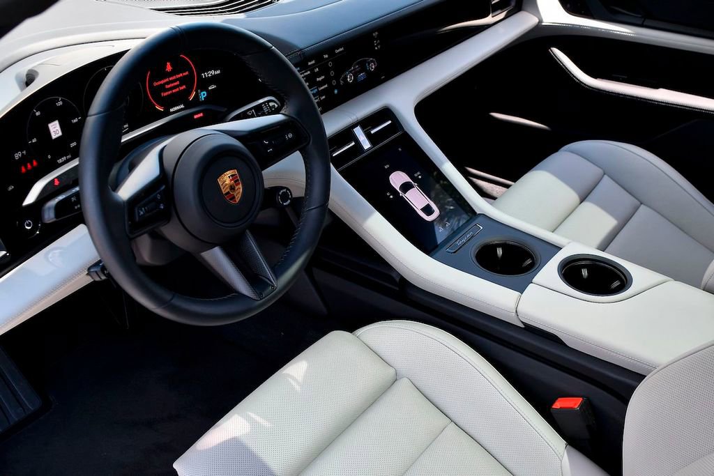 Used 2020 Porsche Taycan 4S image 32