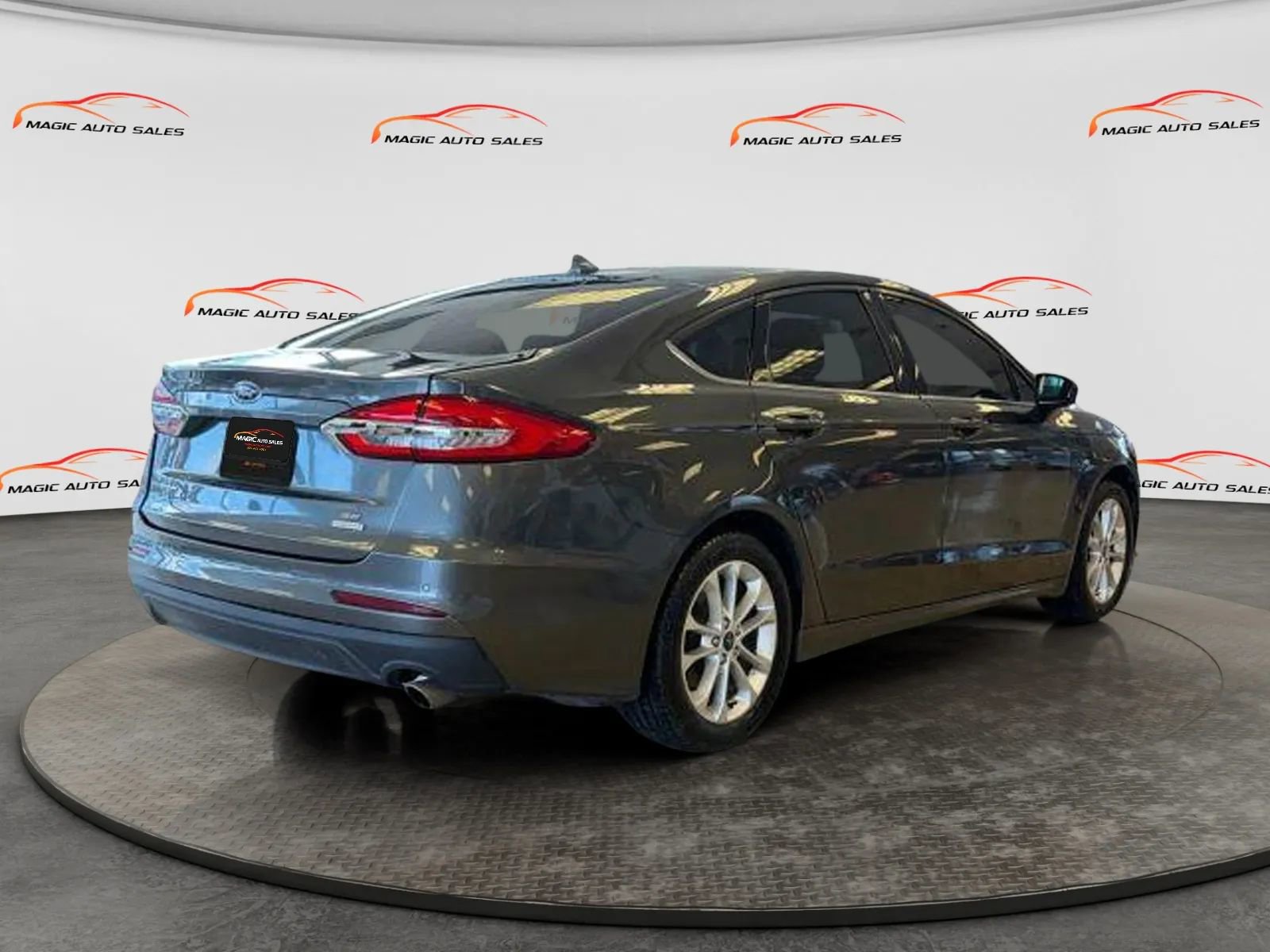 Used 2019 Ford Fusion SE image 6