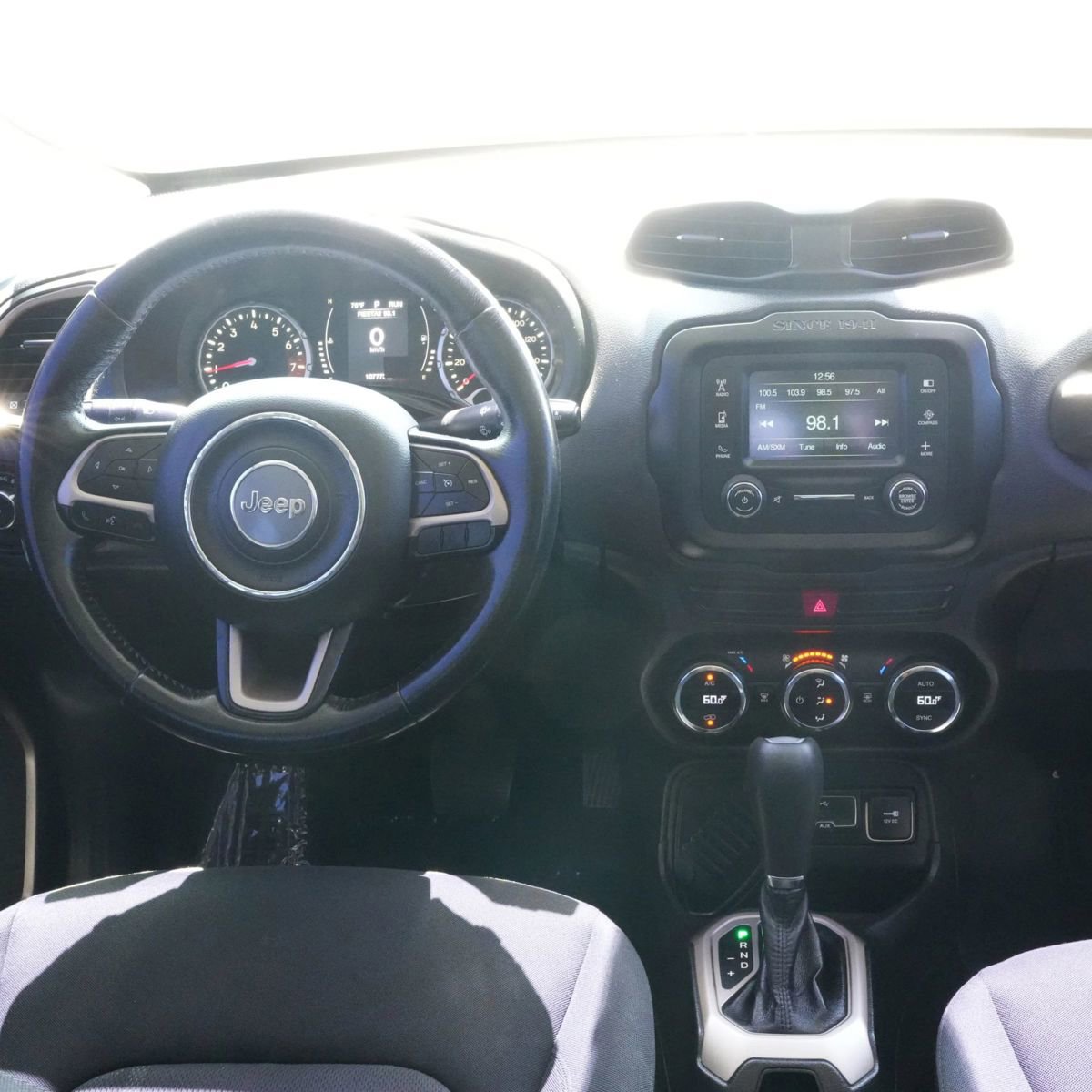 Used 2015 Jeep Renegade Latitude w/ Popular Equipment Group image 5