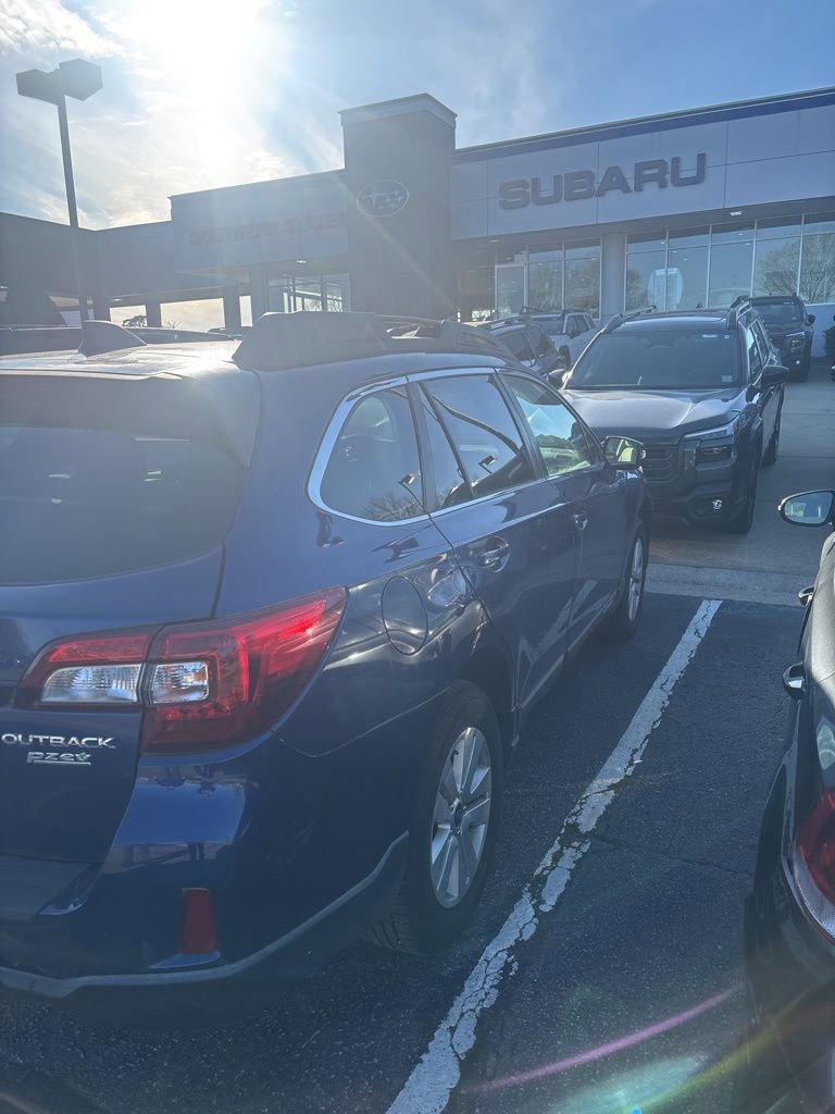 Used 2017 Subaru Outback 2.5i Premium image 3