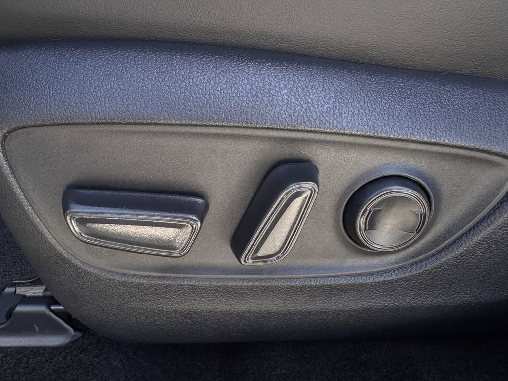 Used 2025 Toyota RAV4 XLE Premium FWD image 27