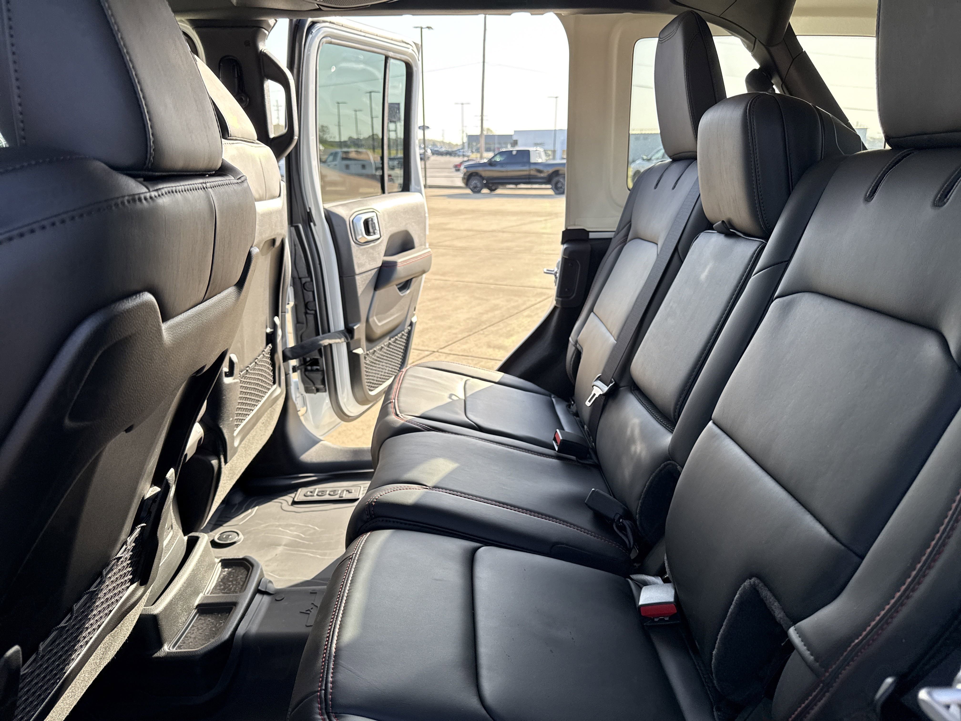 New 2025 Jeep Wrangler Unlimited Rubicon w/ Technology Group image 27