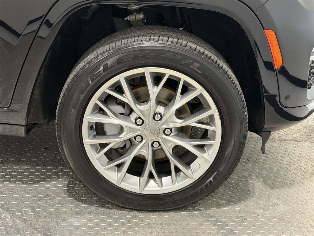 Certified 2022 Jeep Grand Cherokee Summit w/ Luxury Tech Group V image 8