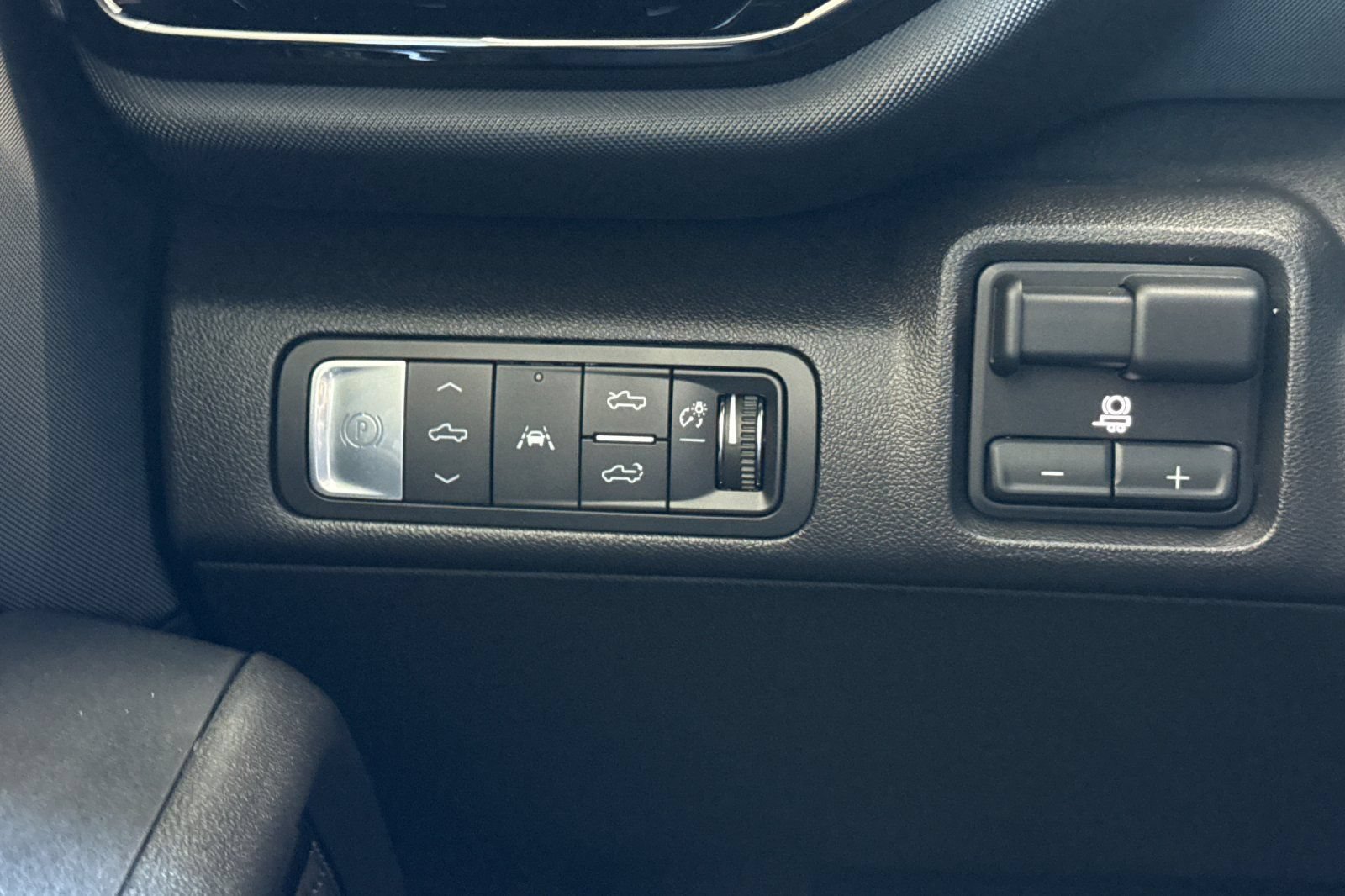 Used 2025 Chevrolet Silverado EV RST AWD/4WD image 37