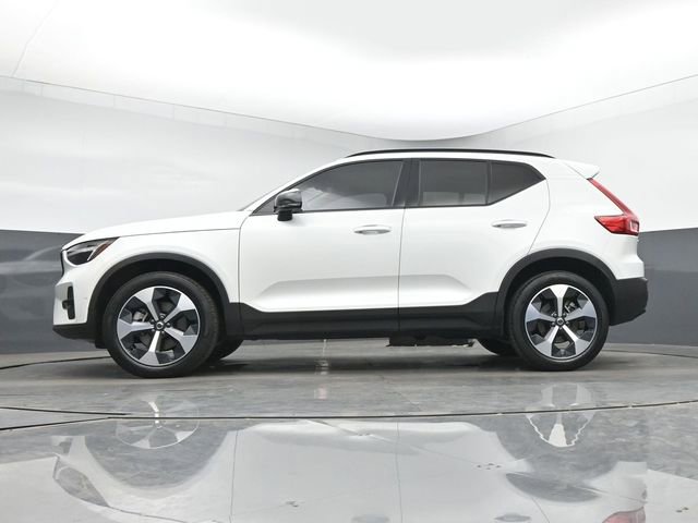 Used 2024 Volvo XC40 B5 Plus AWD/4WD image 37