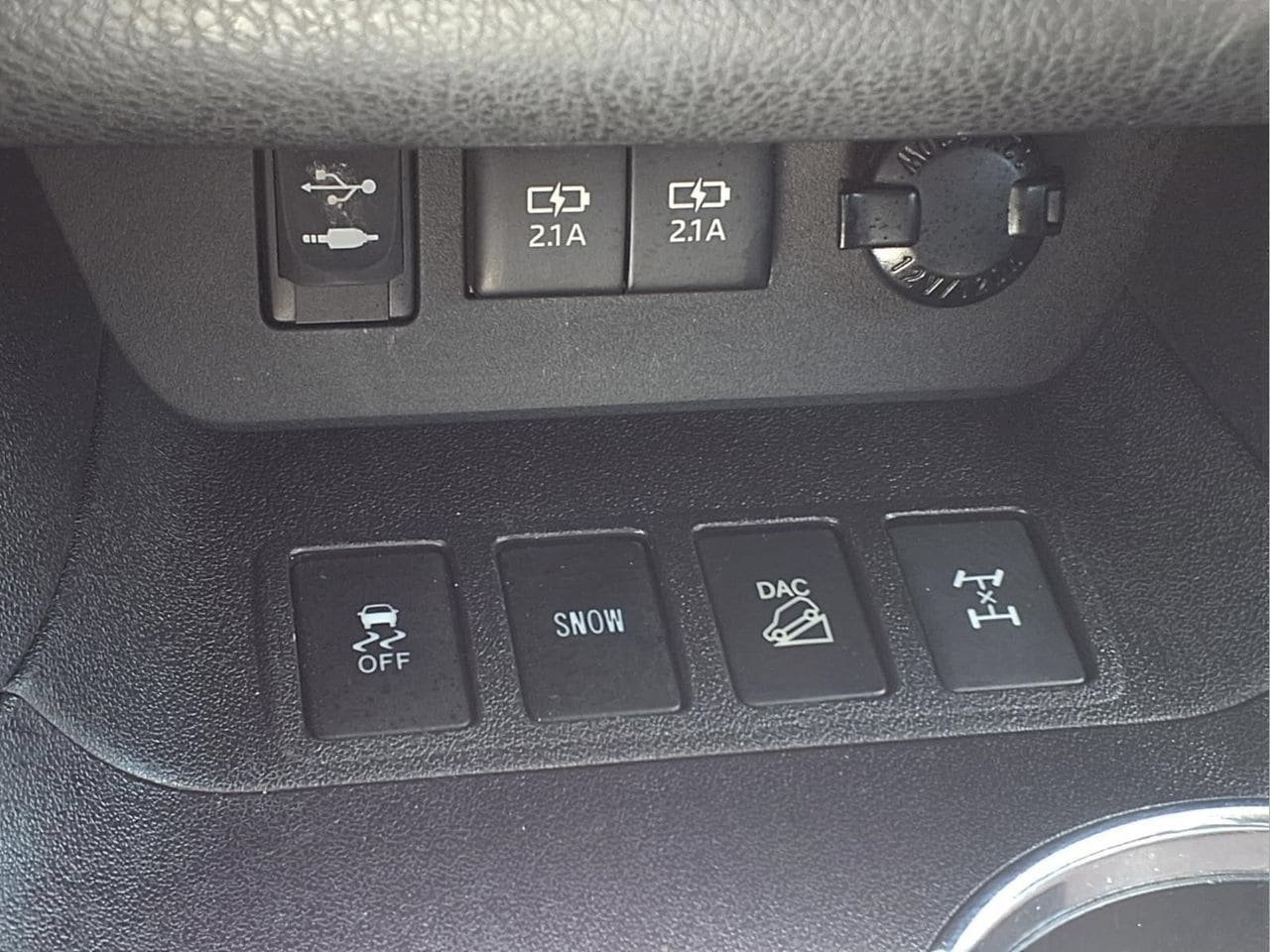 Used 2018 Toyota Highlander XLE AWD/4WD image 19