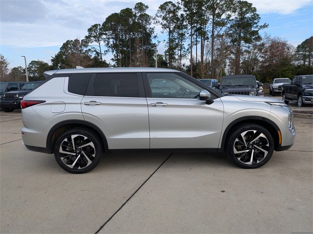 Used 2024 Mitsubishi Outlander SE image 3