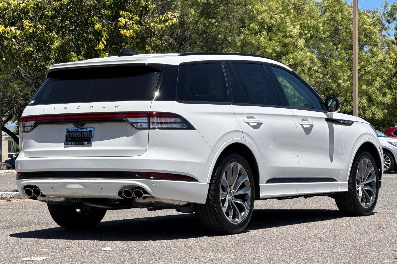 New 2026 Lincoln Aviator 2WD image 4