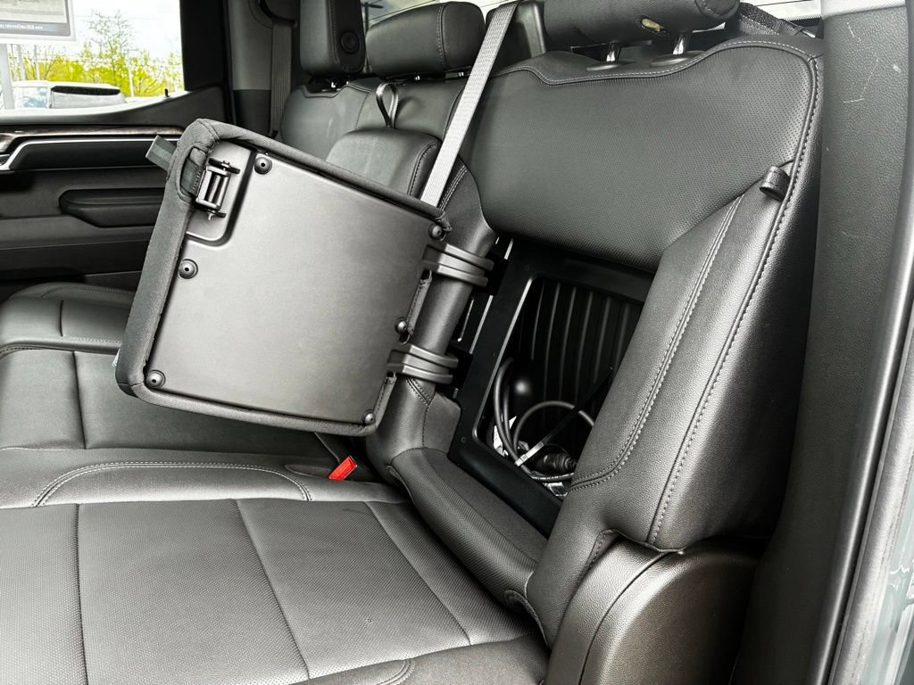 Used 2025 Chevrolet Silverado 1500 LTZ AWD/4WD image 27