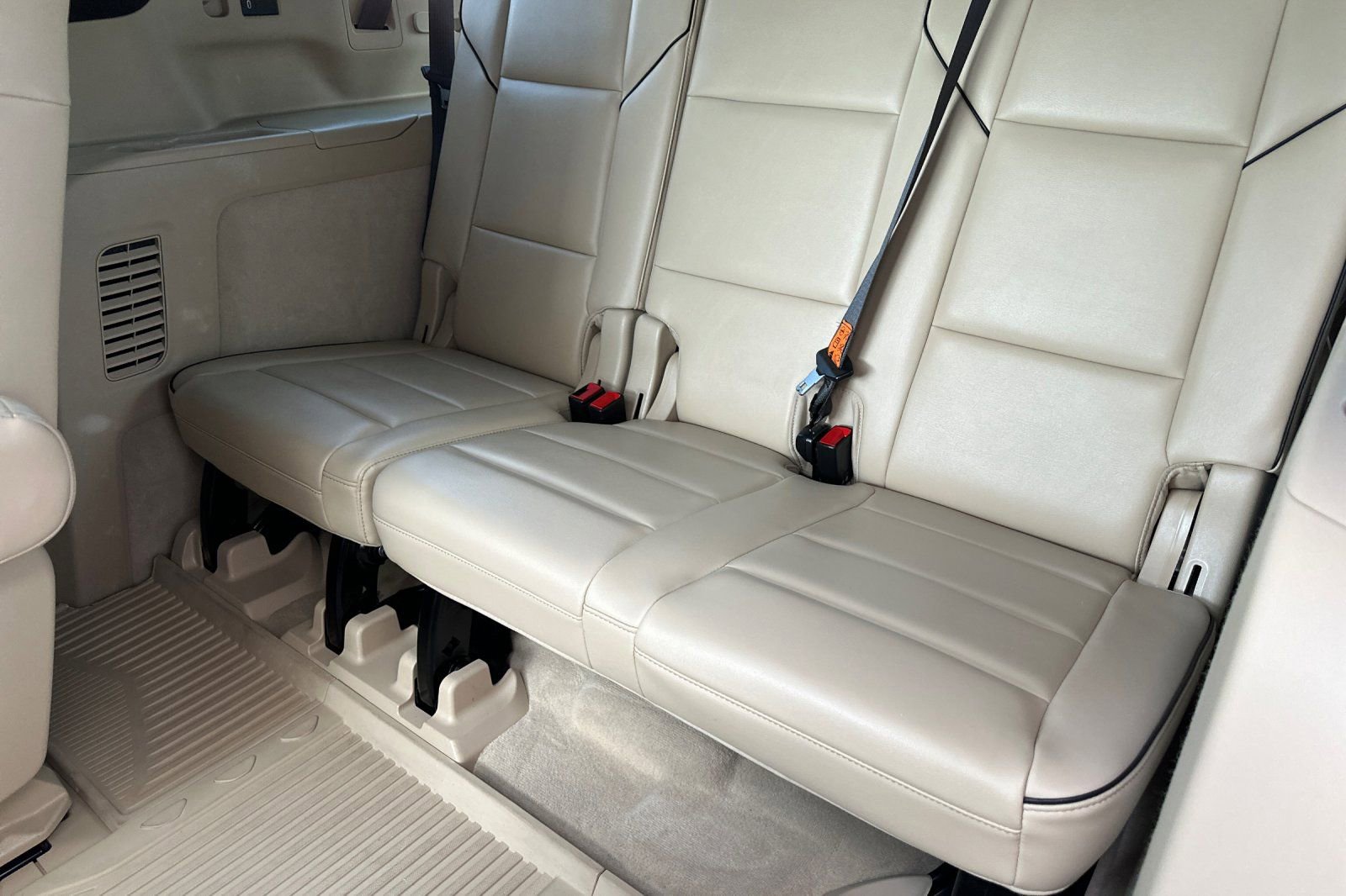 Certified 2021 Cadillac Escalade ESV Premium Luxury w/ Driver Assist Tech Package AWD/4WD image 19
