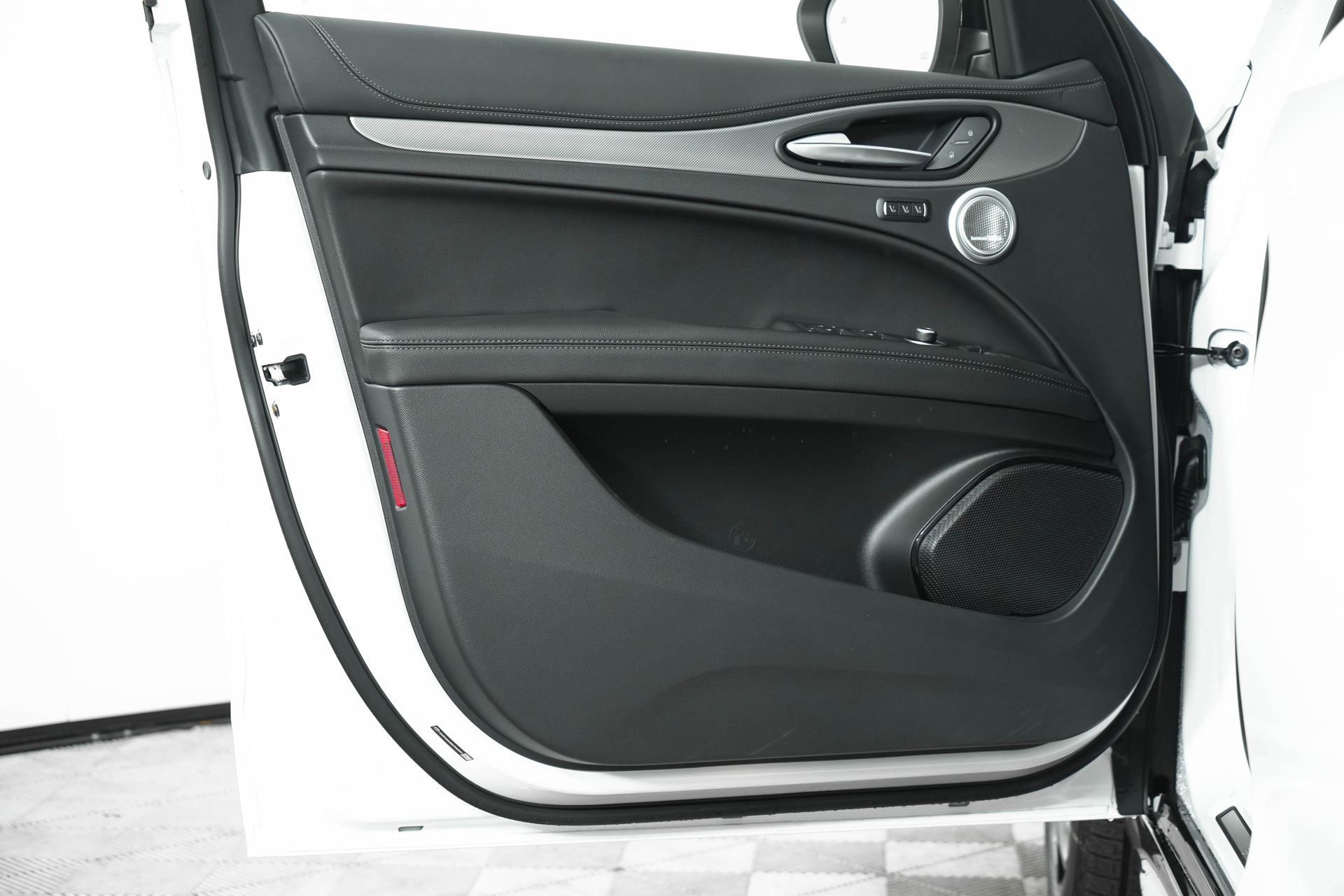 New 2025 Alfa Romeo Stelvio Sprint image 16