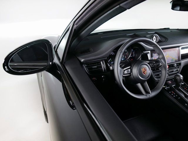 Certified 2026 Porsche Macan AWD/4WD image 26