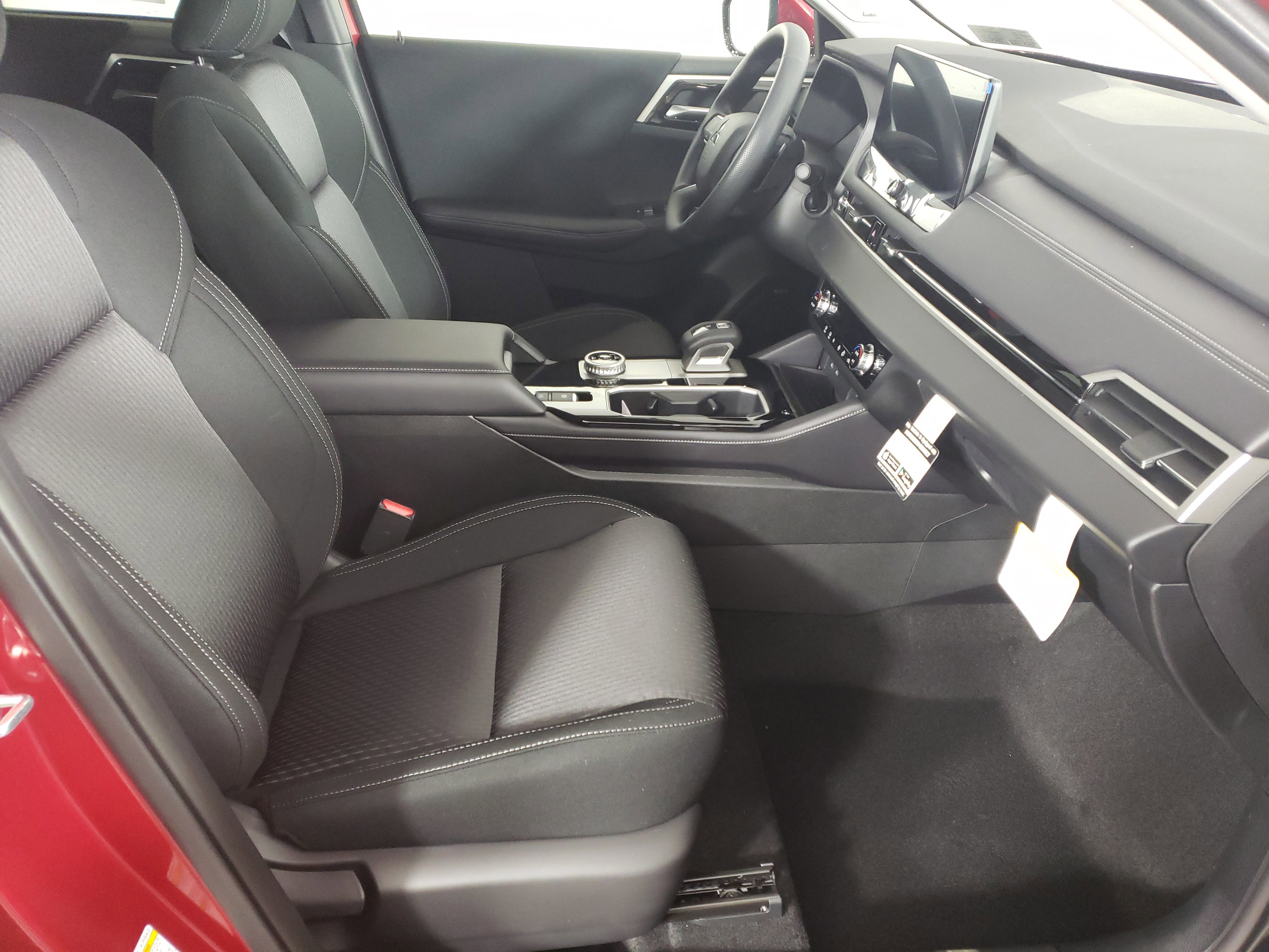 New 2026 Mitsubishi Outlander ES image 14