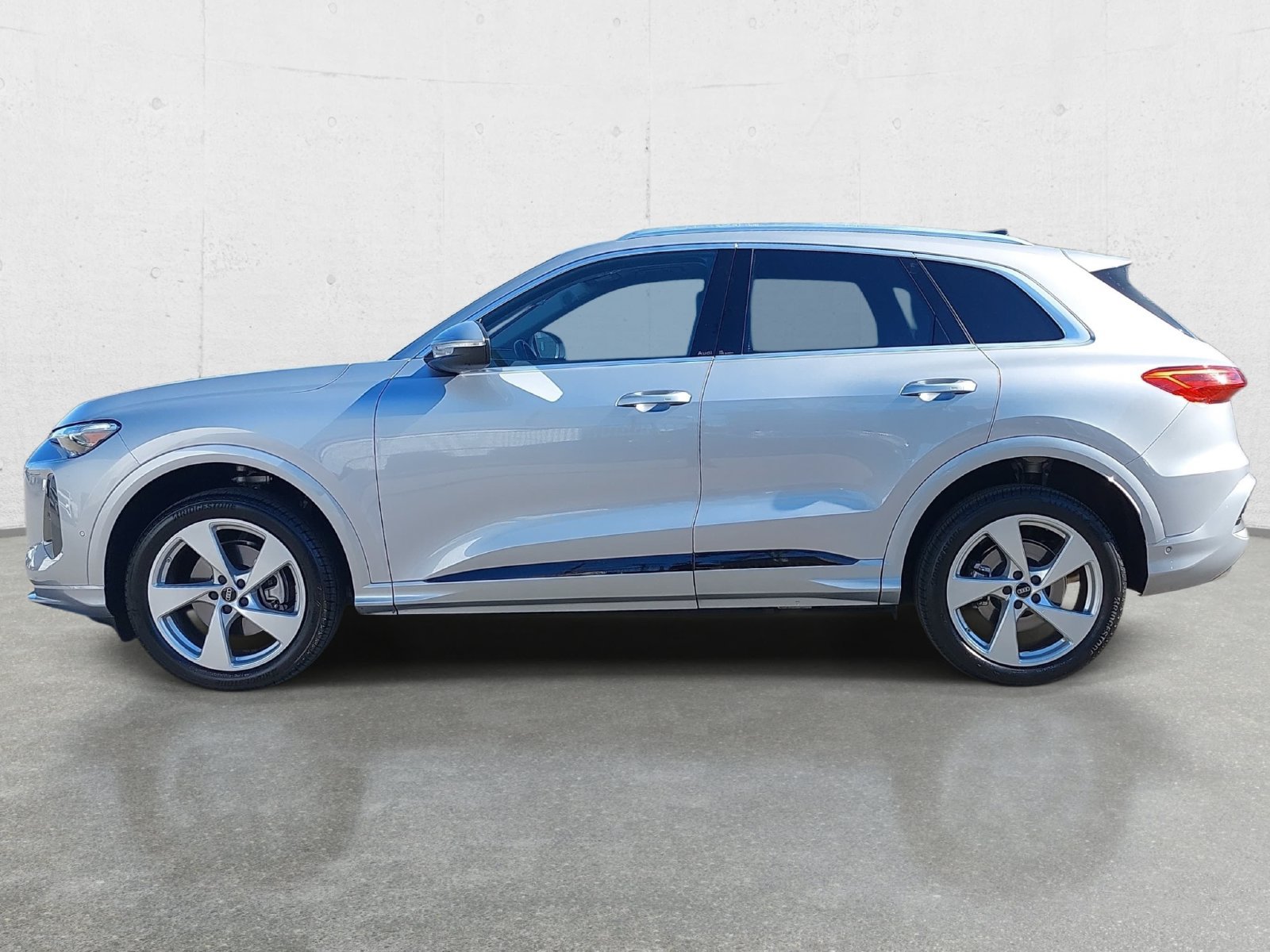 Certified 2025 Audi Q5 Premium w/ Premium Plus AWD/4WD image 8