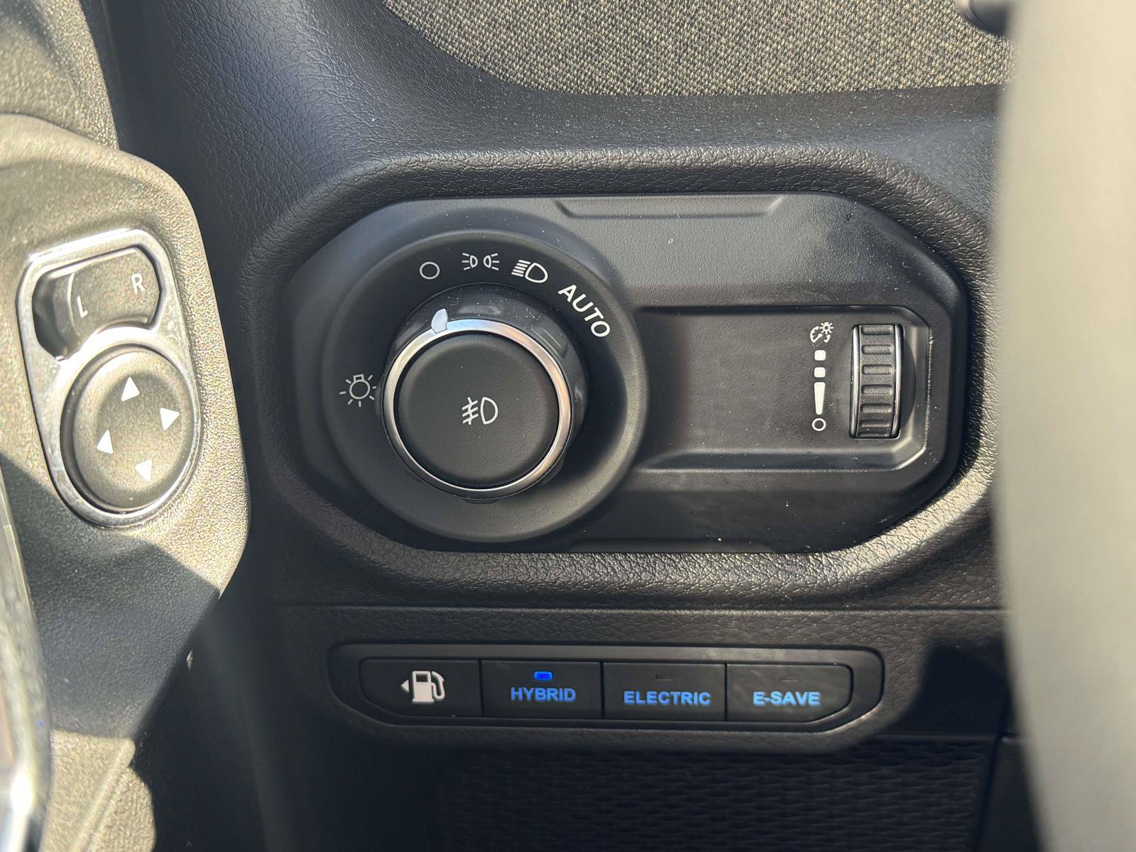 Used 2025 Jeep Wrangler Unlimited Sport S 4xe AWD/4WD image 26