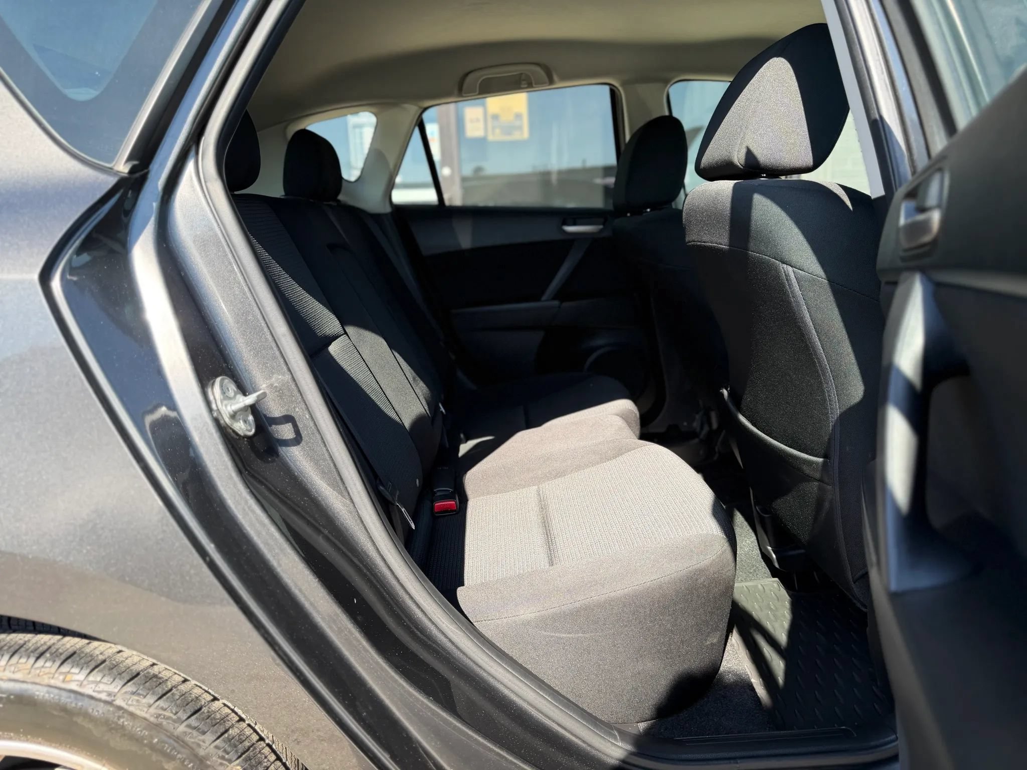Used 2012 MAZDA MAZDA3 i Touring FWD image 14